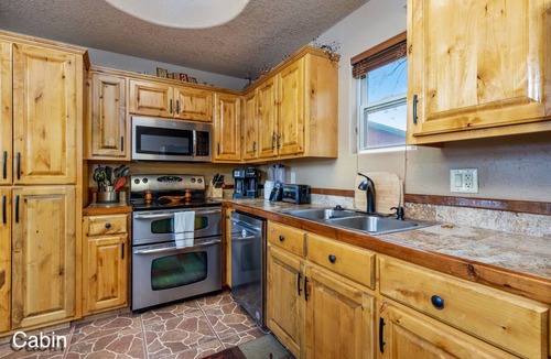Grove Cabin | The Cowskin Cabin - Lakeview, great for fishermen, families and friends!
