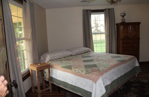 Fairport House | The Farm House - Quiet Country Retreat! Great for Any Season - Pet Friendly!
