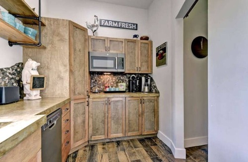 Fair Oaks House | The Gathering Spot: Creekside Stay & Event Venue