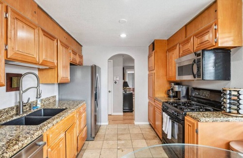 North Alameda Apartment | The Gem of Lakewood!