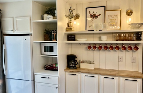 Lincoln House | The Girlfriend Getaway - Centrally Located-Keyless Entry