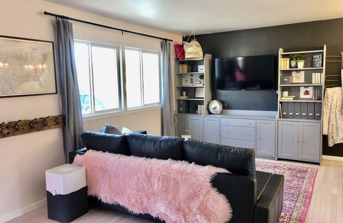 Lincoln House | The Girlfriend Getaway - Centrally Located-Keyless Entry