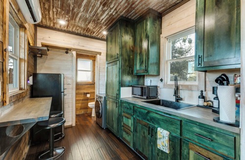 Burnet Apartment | The GlampBox. Lakefront, 20acres, Starlink Wifi!