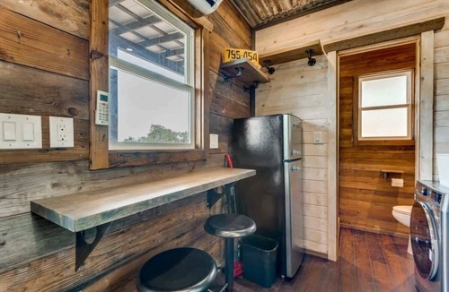Burnet Apartment | The GlampBox. Lakefront, 20acres, Starlink Wifi!