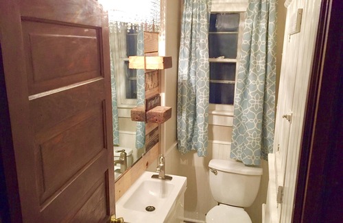 Emporia House | The Green House-Entire 3 Bedroom, located Minutes From Downtown Emporia And ESU