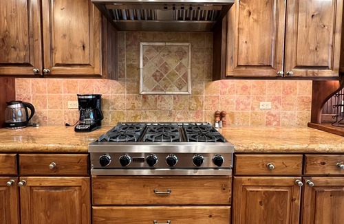 Warm Springs House | THE HEMINGWAYS. SUN VALLEY'S EXCLUSIVE SKI IN SKI OUT EXPERIENCE KETCHUM IDAHO.