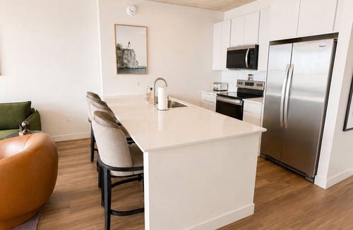 Downtown - Waterfront Hotel | The Lakeview Guesthouse