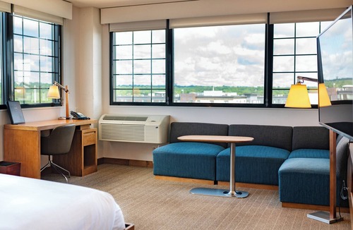 Downtown Eau Claire Hotel | The Lismore Eau Claire - a DoubleTree by Hilton