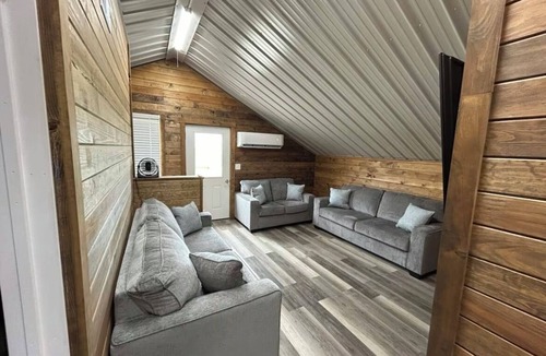 Crawford County Cabin | The Lodge at 11 Rock Ranchn7 bedroom heat and air, wifi and pool!