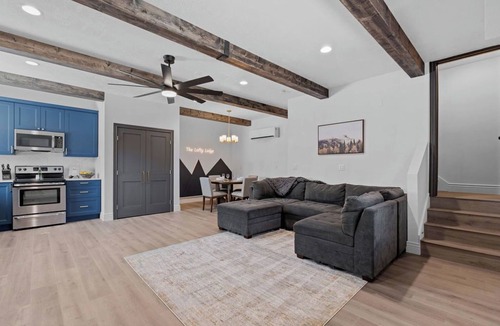 Kearns Apartment | The Lofty Lodge, Cozy and Lux