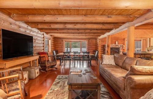 Necedah House | The Logs