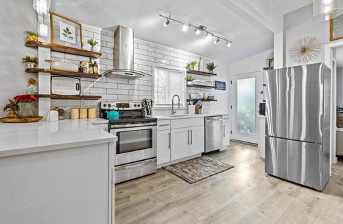 South Hyde Park House | The Lounge - Perfect location walkable to KC Streetcar, Nelson & Plaza!