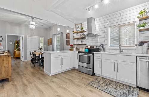 South Hyde Park House | The Lounge - Perfect location walkable to KC Streetcar, Nelson & Plaza!