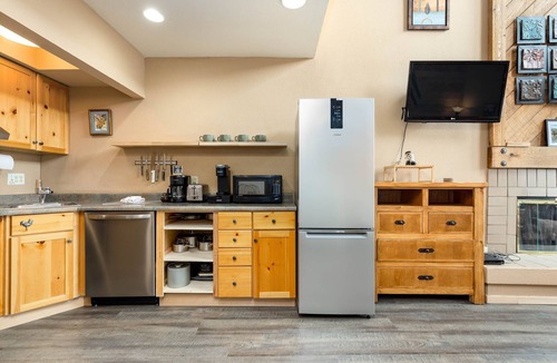 Lakeside Village Condo | The Mall 1429 1 Bedroom Condo
