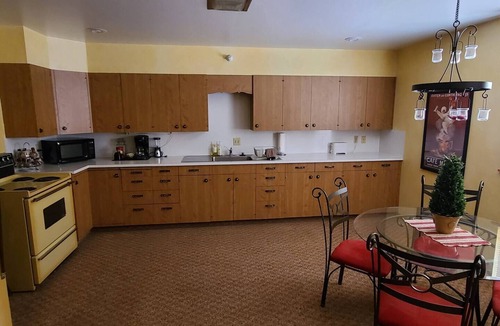 Fairbury Apartment | The Manhattan 2BR apartment in historical downtown