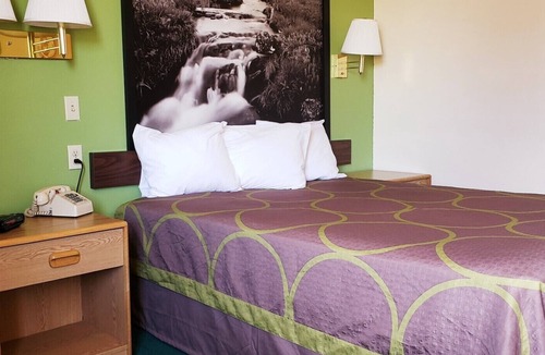Vernal Hotel | The Non-Smoking Queen Room