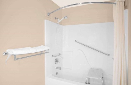 Vernal Hotel | The Non-Smoking Queen Room