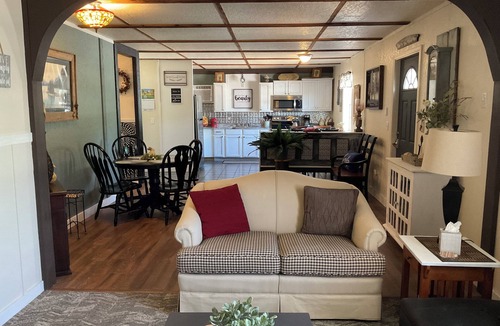 Newton County House | The picket fence Nana's big dream 3 beds-2 bedrooms -privacy patio deck