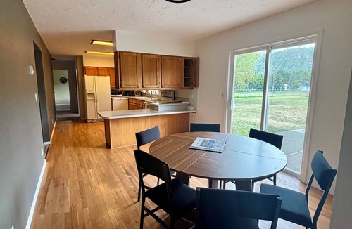 Palisades House | The river is calling. Perfect for groups or the whole family.