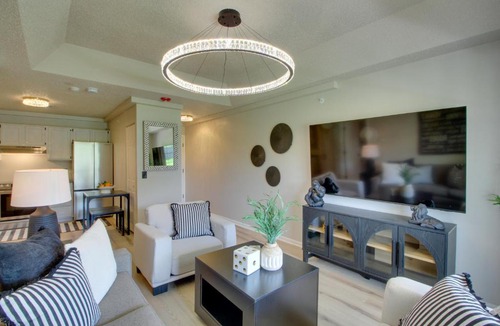 Louisburg House | The Saint Hotel: Boutique Suite Near Overland Park