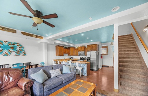 Garden City House | The Seasons - Cisco (Unit E). Large 2 bdrm, 2.5 bath condo in the heart of Garden City!