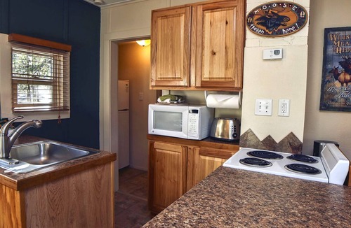 Estes Park Cabin | The Sheriff's House is a rustic and cozy 1 bedroom cabin close to National Park