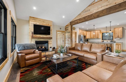 Crook County House | The Starry Pines Hideaway