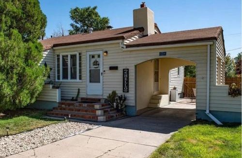 Garden City House | The sunflower stay