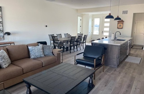 Andover House | The ultimate place for a private getaway, family time or business retreat.
