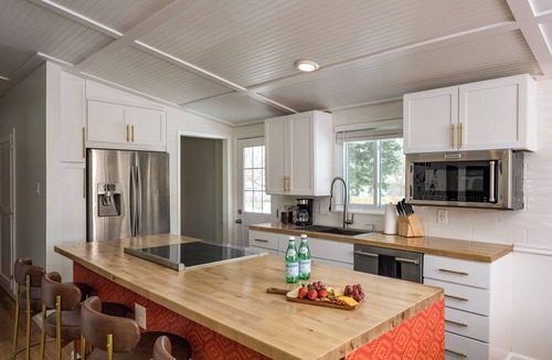 Westminster House | The Wild Western: 5 BR, Hot Tub, Sauna, 2 Game Rooms, Putting Green, & more!