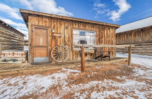 Lake George Cabin | The Wrangler Cabin - Dogs allowed