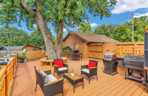 Manhattan House | The Wreath House. A resort style property located in Manhattan, Kansas.