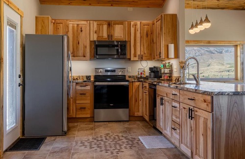 Wapiti House | The Yellowstone- Soak in Panoramic Views, Wapiti Cabin, Dogs OK