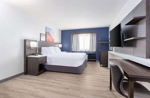 Clarion Hotel | Thoughtfully Designed Room Perfect for Solo Explorers in Clarion + Parking