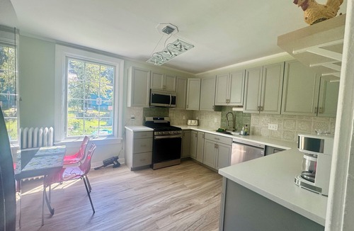 Beacon House | Thoughtfully restored Victorian-Walk to Main st and Train