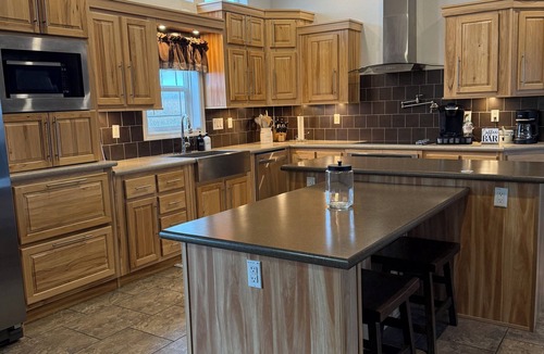 Valentine House | Three Bedroom, Two Bathroom Home with Barn & Corrals