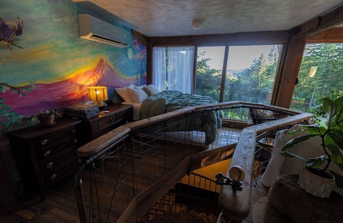White Salmon Apartment | Thunderbird Treehouse, a cozy artisan built home overlooking Mt Hood.