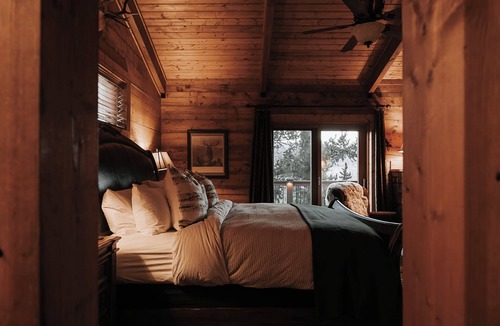 Michigan Hill Cabin | Timber Views, 2 King Suites, HotTub, Firepit