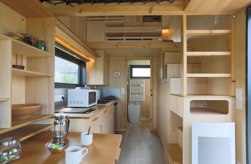 Langueux House | Tiny House 'Bada' with Sea View, Nordic Bath, Private Terrace and Wi-Fi