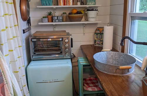 Plattsmouth Cabin | Tiny LAKE House! 10 Minutes from Omaha