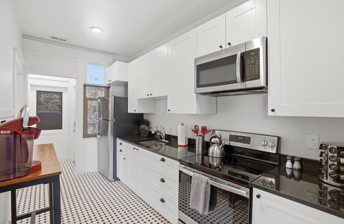 Central City Apartment | Top Floor 2-Bedroom Apartment Near Everything In Salt Lake City