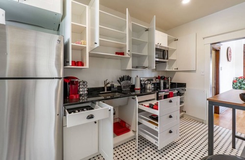 Central City Apartment | Top Floor 2-Bedroom Apartment Near Everything In Salt Lake City