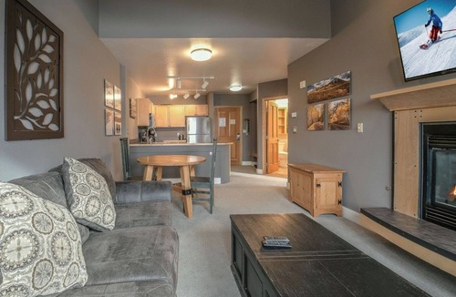 River Run Condo | Top Floor Condo, Walk to Summer Festivals & Dining