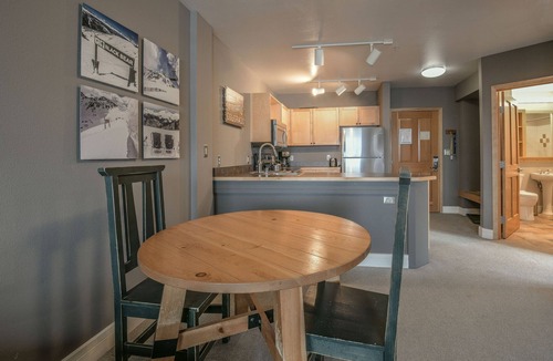 River Run Condo | Top Floor Condo, Walk to Summer Festivals & Dining