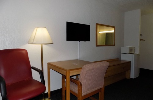 Pauline Hotel | Topeka Plaza Inn
