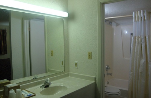 Pauline Hotel | Topeka Plaza Inn