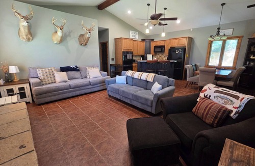 Toronto Cabin | Toronto Lake Lodge - Sleeps 10-12, Boat Parking, Private Pond Access