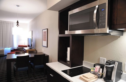 North Kansas City Hotel | TownePlace Suites by Marriott Kansas City at Briarcliff