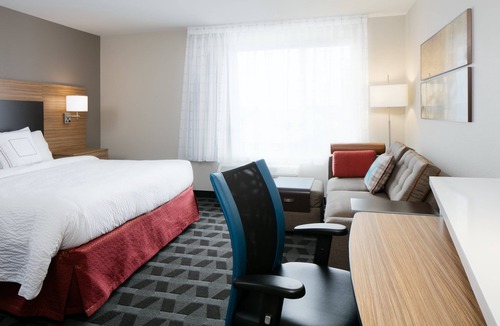 Waldron Hotel | Towneplace Suites Kansas City Airport