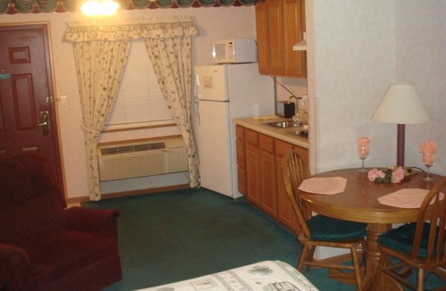 West Omaha Hotel | Townhouse Inn & Suites